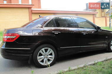 Седан Mercedes-Benz E-Class 2011 в Днепре