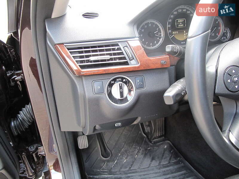 Седан Mercedes-Benz E-Class 2011 в Днепре