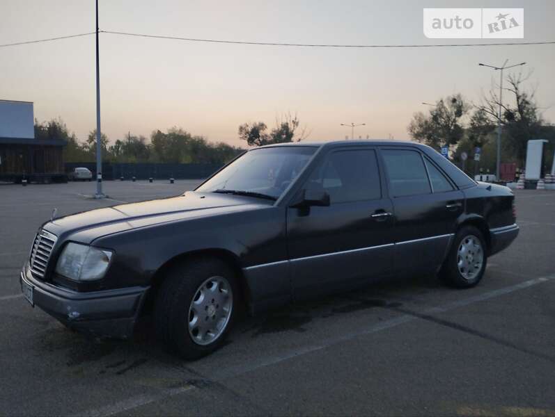 Седан Mercedes-Benz E-Class 1994 в Киеве