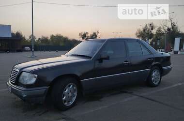 Седан Mercedes-Benz E-Class 1994 в 