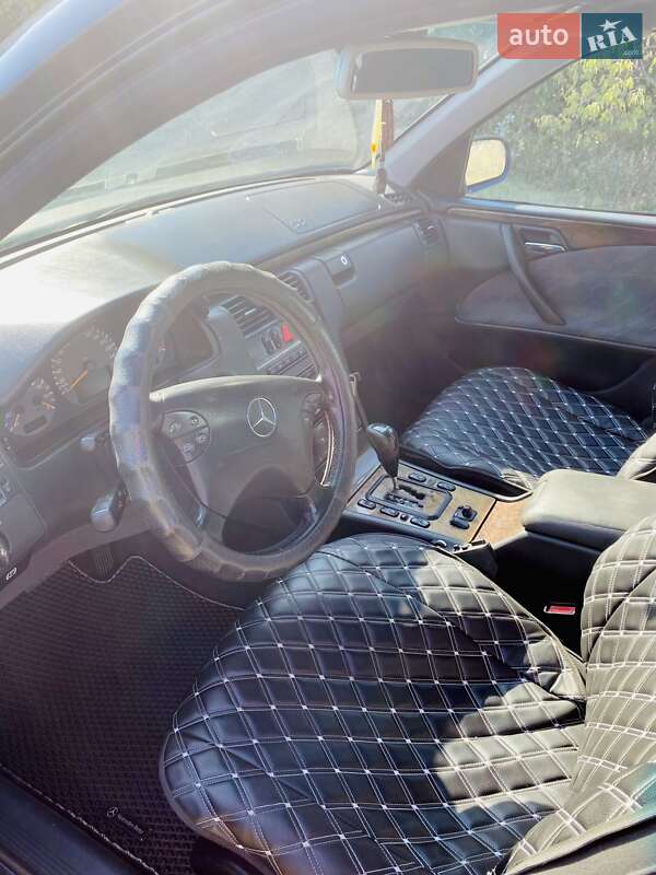 Седан Mercedes-Benz E-Class 2000 в Виннице