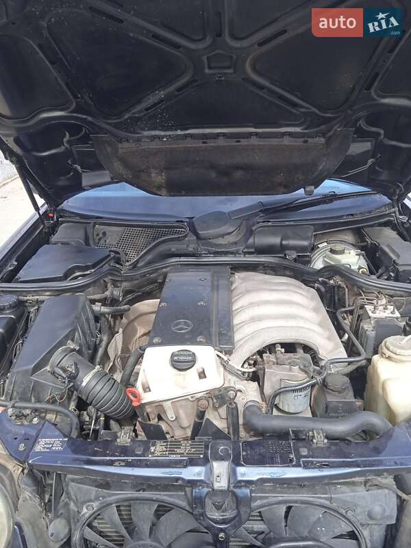 Седан Mercedes-Benz E-Class 1997 в Чернівцях