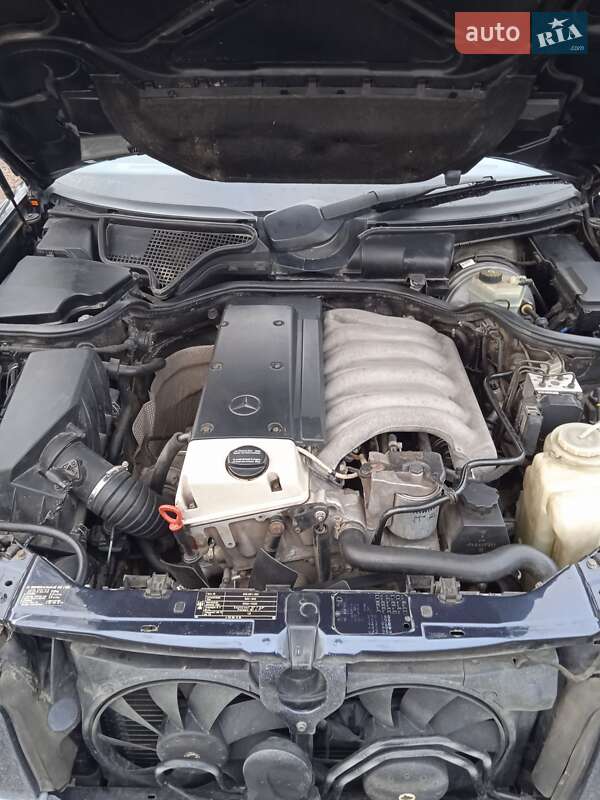 Седан Mercedes-Benz E-Class 1997 в Чернівцях