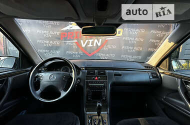 Седан Mercedes-Benz E-Class 2001 в 