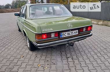 Седан Mercedes-Benz E-Class 1980 в 