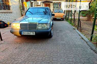 Седан Mercedes-Benz E-Class 1988 в Одессе