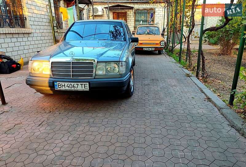 Mercedes-Benz E-Class 1988