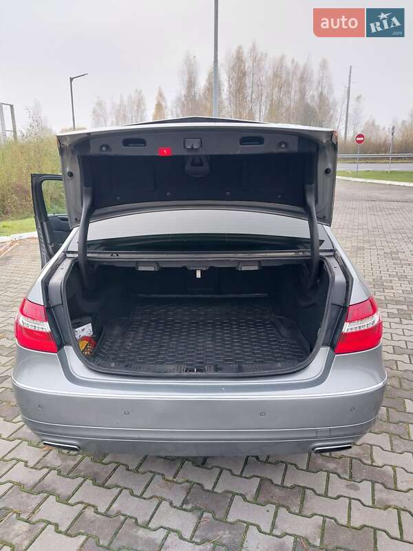 Седан Mercedes-Benz E-Class 2012 в Ковелі