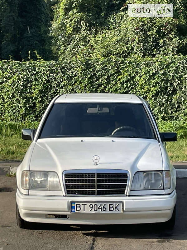 Седан Mercedes-Benz E-Class 1994 в Ровно