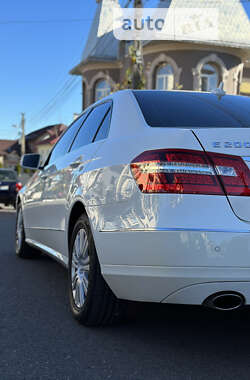 Седан Mercedes-Benz E-Class 2010 в Чернівцях