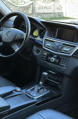 Седан Mercedes-Benz E-Class 2010 в Чернівцях