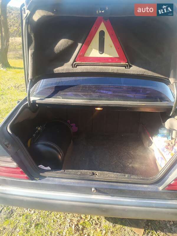 Седан Mercedes-Benz E-Class 1992 в Кам'янському