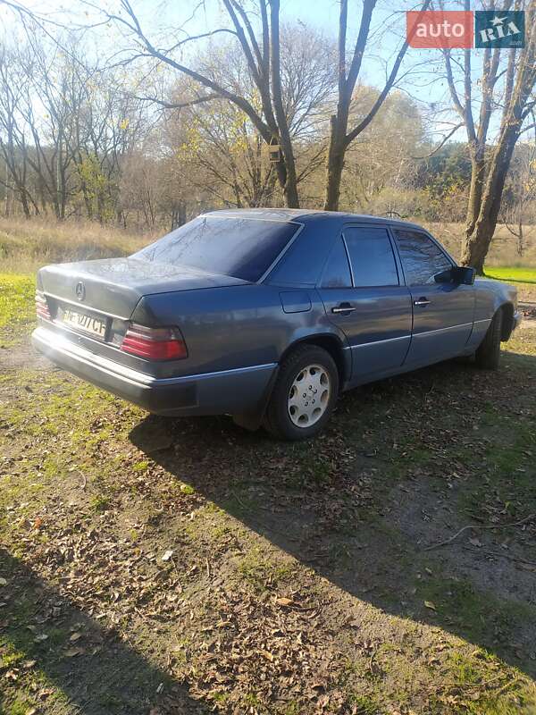 Седан Mercedes-Benz E-Class 1992 в Кам'янському