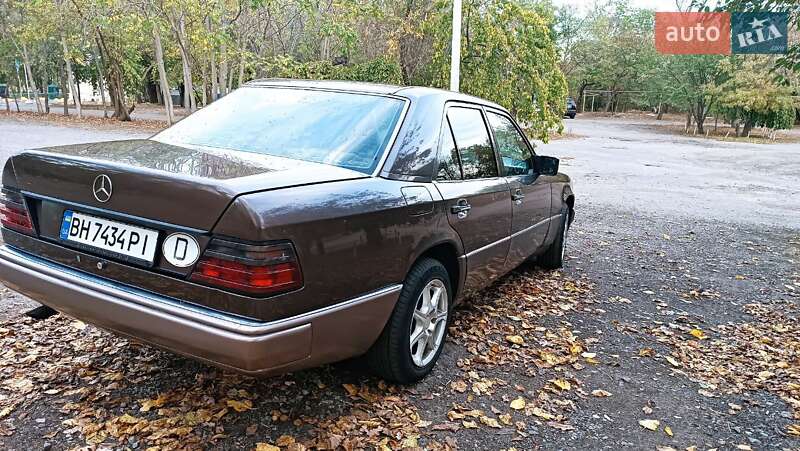 Седан Mercedes-Benz E-Class 1992 в Одессе