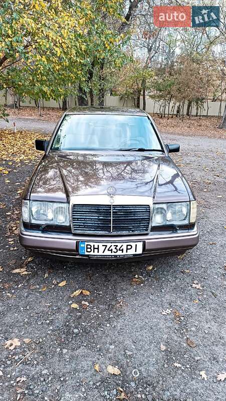 Седан Mercedes-Benz E-Class 1992 в Одессе