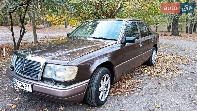 Седан Mercedes-Benz E-Class 1992 в Одессе