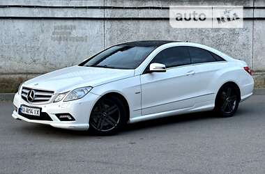 Купе Mercedes-Benz E-Class 2010 в 
