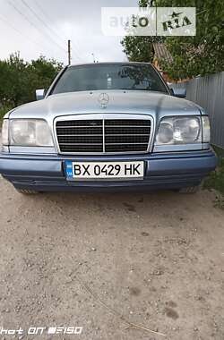 Седан Mercedes-Benz E-Class 1993 в Новояворовске