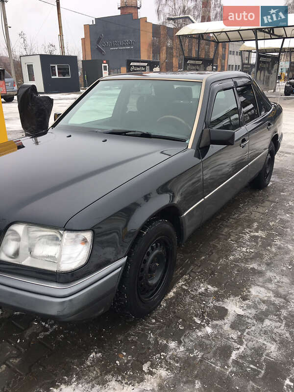 Седан Mercedes-Benz E-Class 1995 в Черновцах