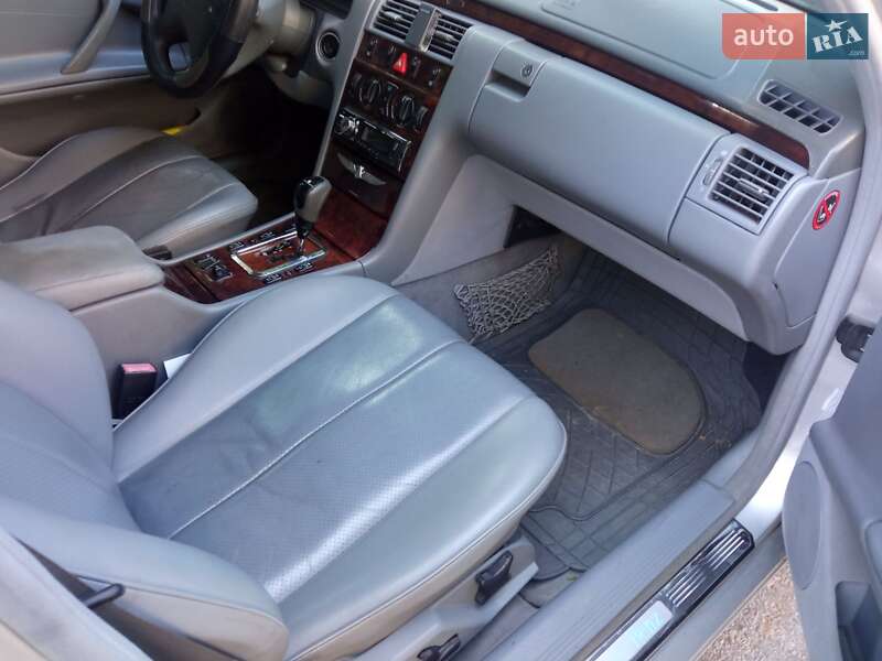 Седан Mercedes-Benz E-Class 2001 в Запорожье