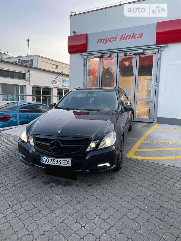 Седан Mercedes-Benz E-Class 2009 в Хусті