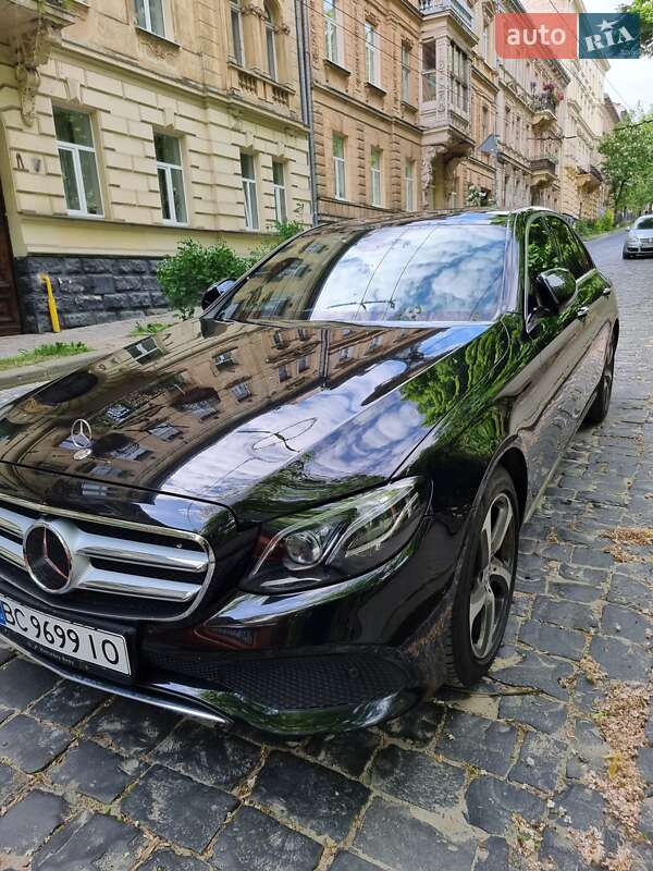 Седан Mercedes-Benz E-Class 2016 в Львове