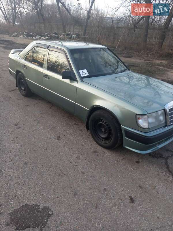 Седан Mercedes-Benz E-Class 1986 в Одессе