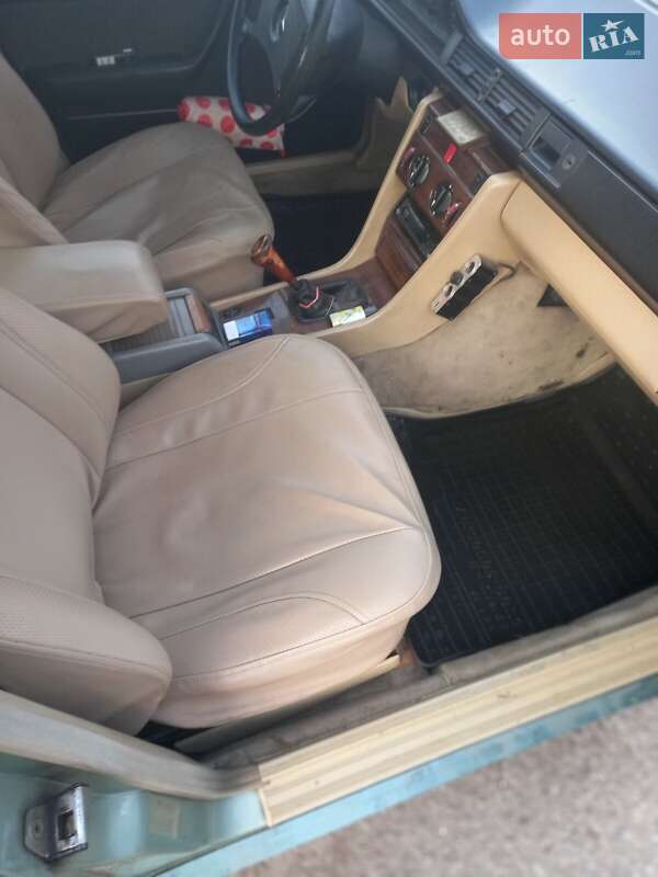 Седан Mercedes-Benz E-Class 1986 в Одессе