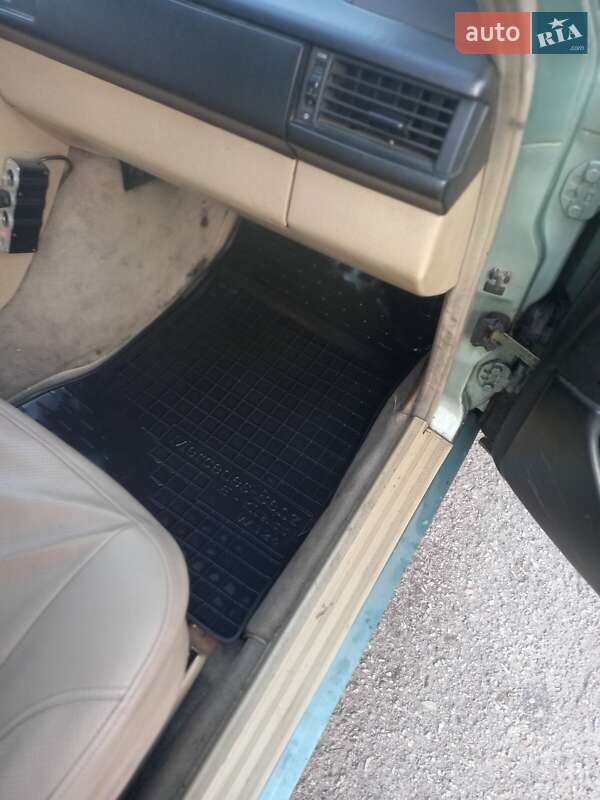 Седан Mercedes-Benz E-Class 1986 в Одесі