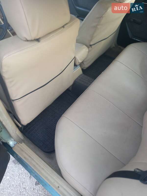 Седан Mercedes-Benz E-Class 1986 в Одессе