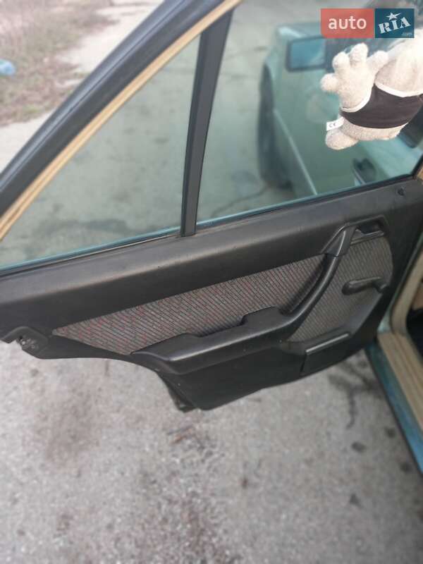 Седан Mercedes-Benz E-Class 1986 в Одессе