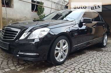 Седан Mercedes-Benz E-Class 2011 в Иршаве