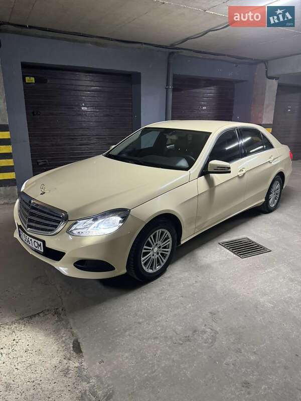 Седан Mercedes-Benz E-Class 2016 в Івано-Франківську