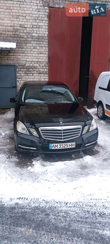 Седан Mercedes-Benz E-Class 2012 в 
