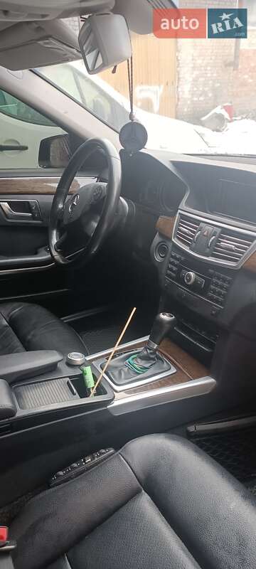 Седан Mercedes-Benz E-Class 2012 в Житомирі