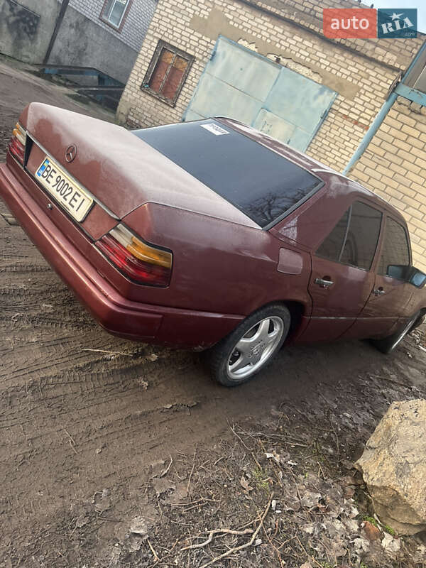Седан Mercedes-Benz E-Class 1986 в Новом Буге
