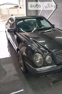 Седан Mercedes-Benz E-Class 1998 в 