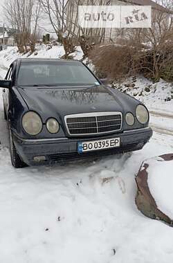 Седан Mercedes-Benz E-Class 1996 в Монастыриске