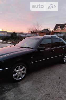 Седан Mercedes-Benz E-Class 1998 в 