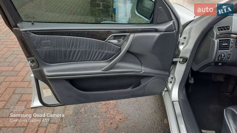 Седан Mercedes-Benz E-Class 1999 в Черновцах