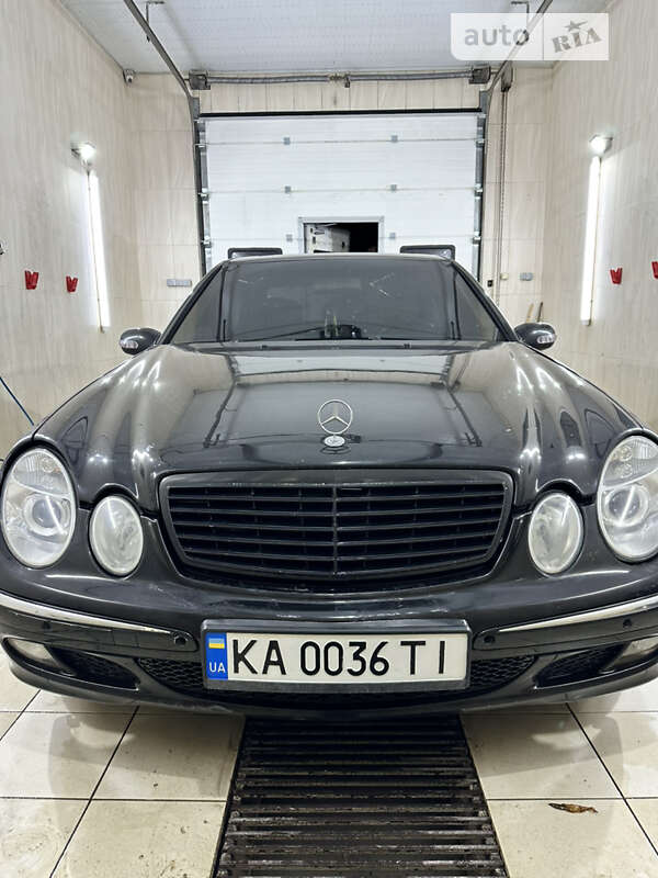 Седан Mercedes-Benz E-Class 2004 в Киеве