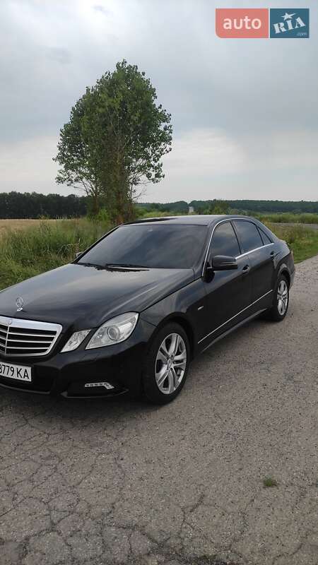 Седан Mercedes-Benz E-Class 2010 в Лубнах