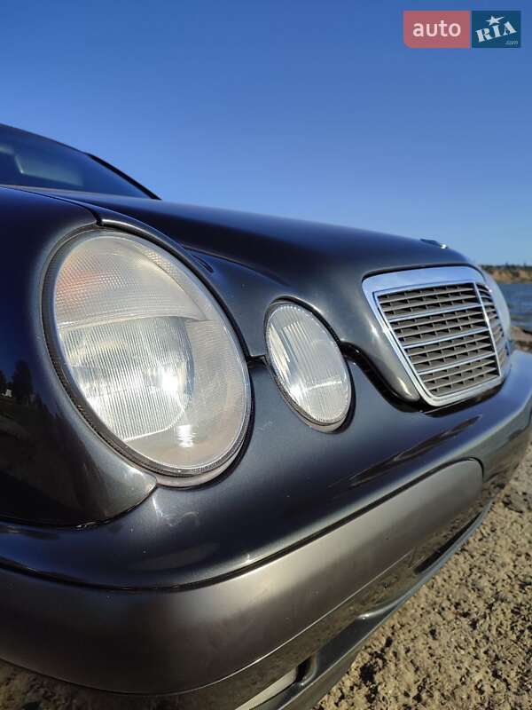 Седан Mercedes-Benz E-Class 2001 в Одессе