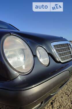 Седан Mercedes-Benz E-Class 2001 в Одессе