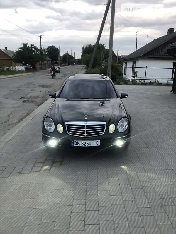 Седан Mercedes-Benz E-Class 2007 в Рокитном