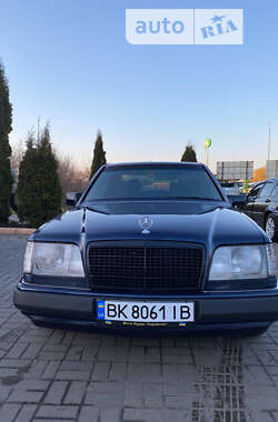 Седан Mercedes-Benz E-Class 1995 в Дубно