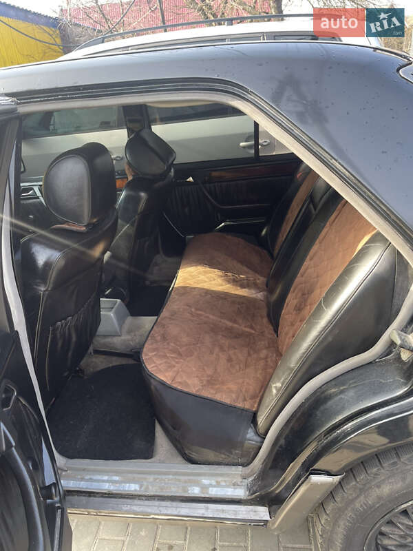 Седан Mercedes-Benz E-Class 1992 в Камне-Каширском