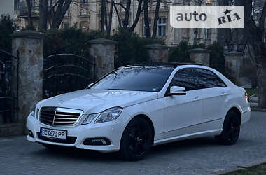 Седан Mercedes-Benz E-Class 2010 в Львове