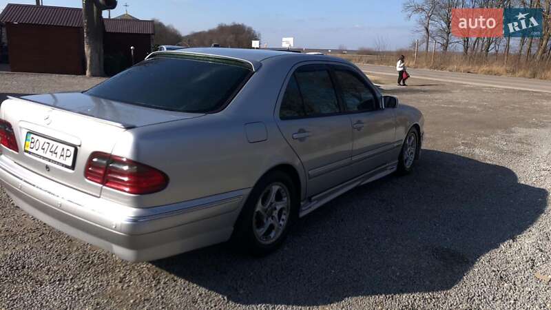 Седан Mercedes-Benz E-Class 2002 в Днепре