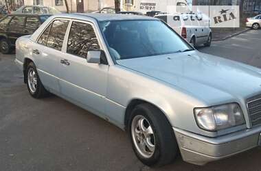 Седан Mercedes-Benz E-Class 1993 в Києві